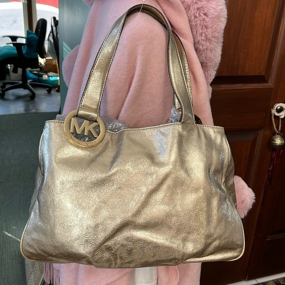 Michael Kors  shoulder bag   gold metallic leather  Gold tone hardw EUC